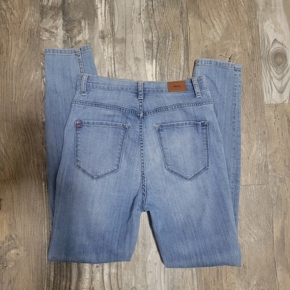 BDG Super High rise twig jeans with distressing size 28 - Picture 2 of 13